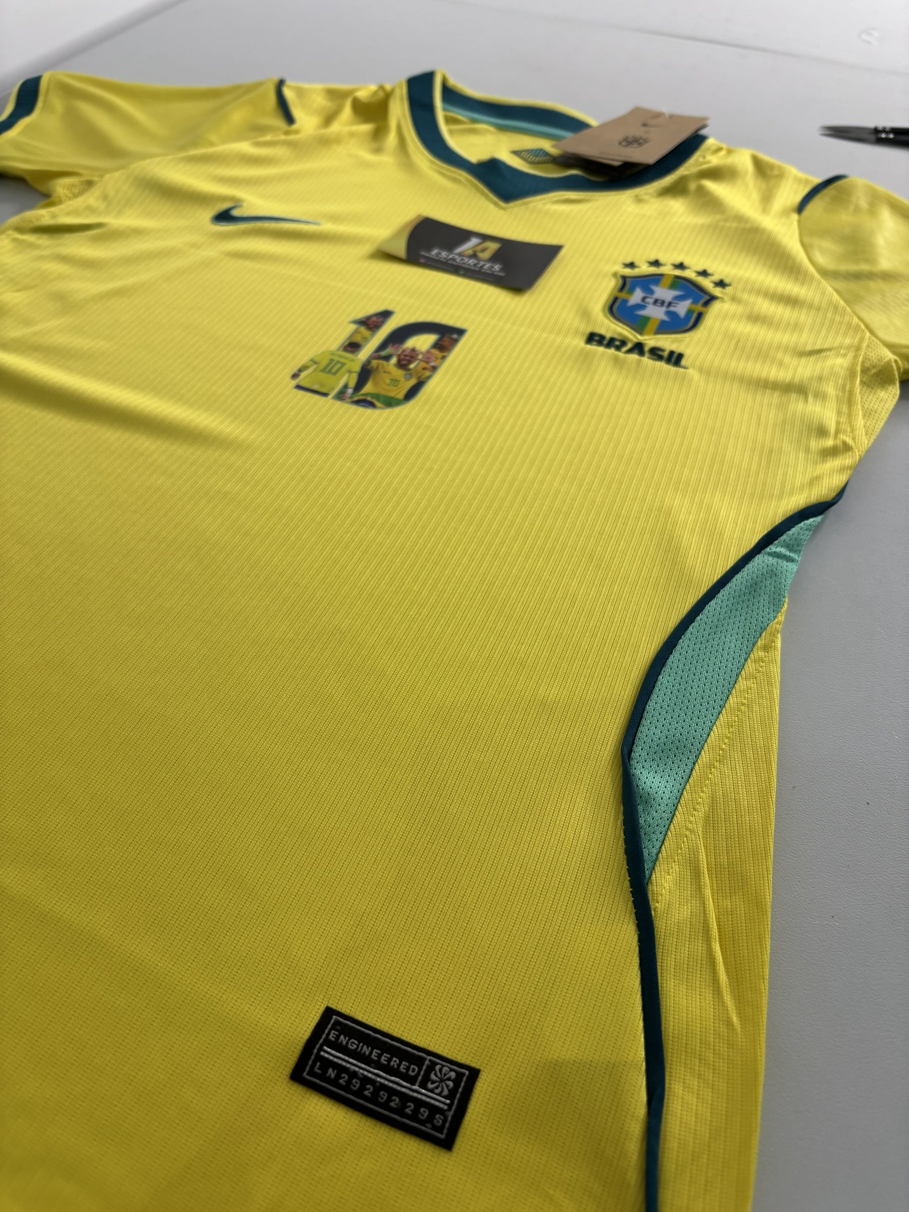 Camisa Brasil Home 26/27 Nike FEMININA - ARTE NEYMAR - Pronta Entrega (SÓ ESCOLHER NOME)
